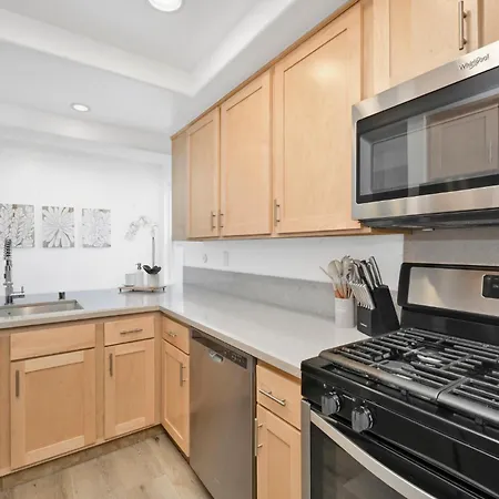 6 Bedroom Duplex Near The Balboa Pier And Fun Zone With Ac